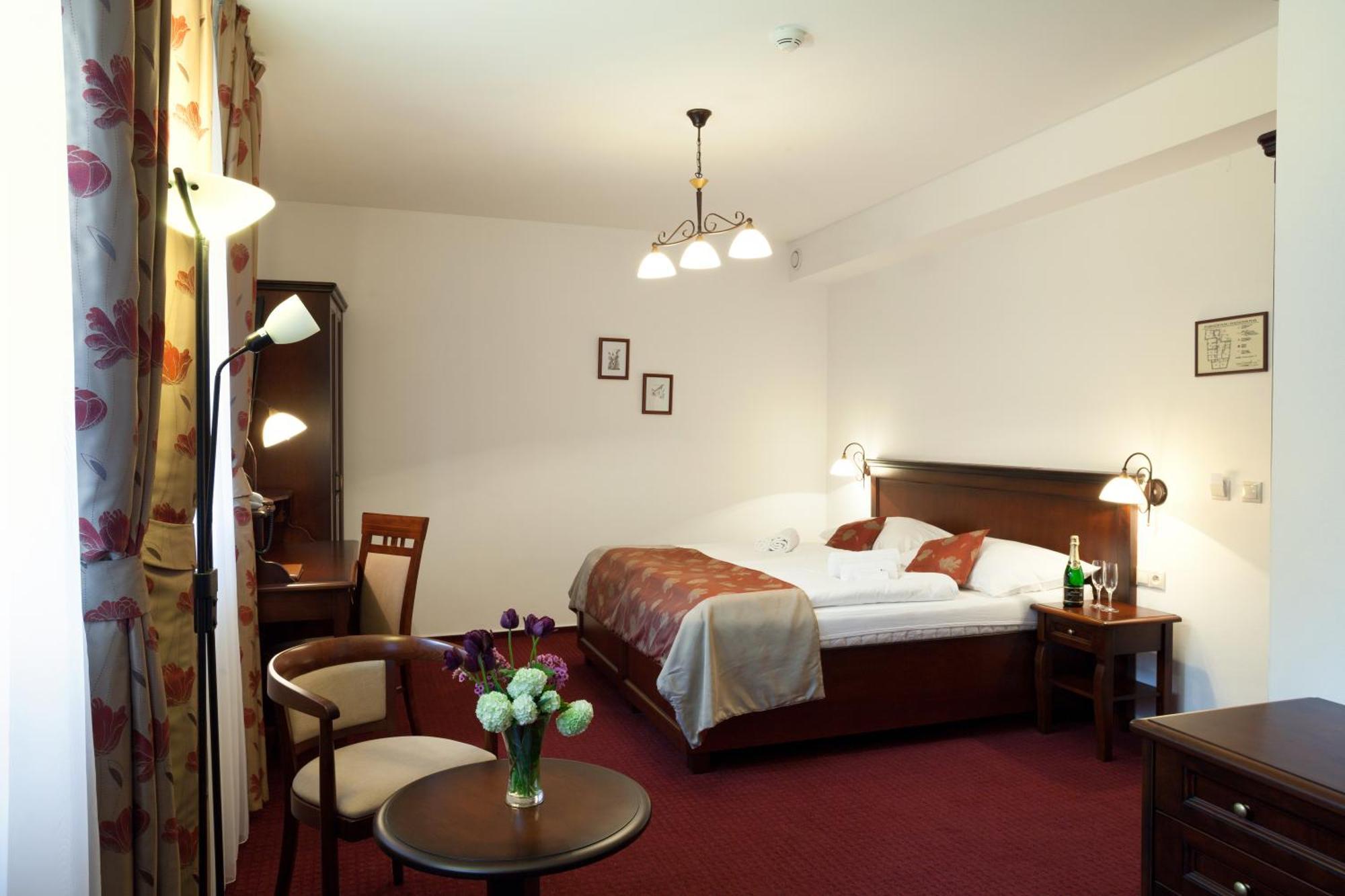Hotel Joseph 1699 Třebíč エクステリア 写真