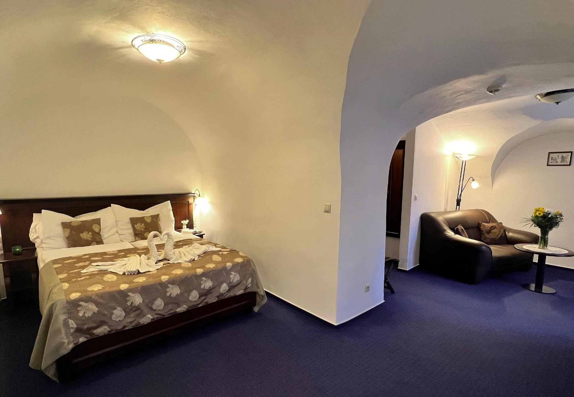 Hotel Joseph 1699 Třebíč エクステリア 写真