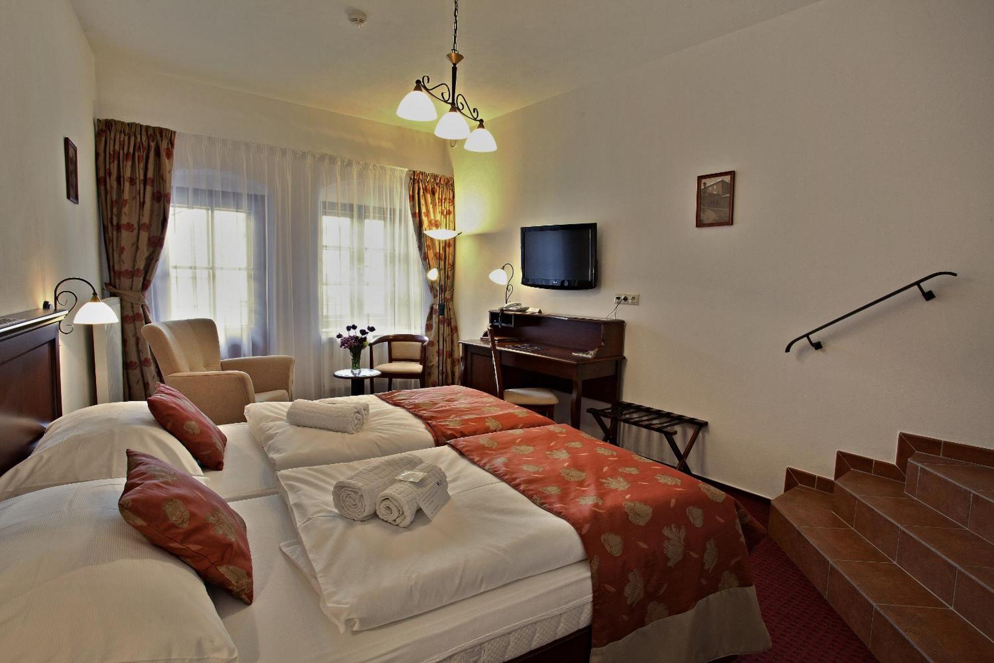 Hotel Joseph 1699 Třebíč エクステリア 写真